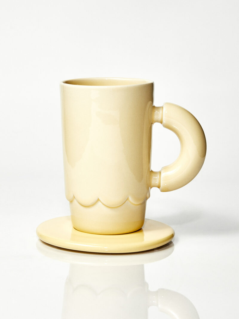 Kubek ceramiczny LOLA plus spodek Baub/ Butter/ ręcznie wytwarzany
