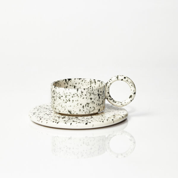 Filiżanka ceramiczna plus spodek Baub espresso nakrapiana/ Pollock patern/ ręcznie wytwarzana